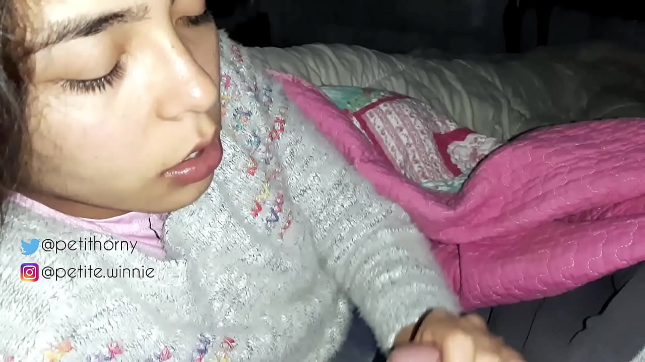 მე ვყლაპავ მთელი ჩემი ქმრის დაგროვილ რძეს - ენას ვაჩვენებ ცომით